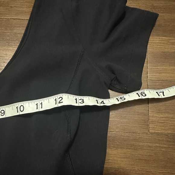 Lululemon align tshirt cropped black fits like a 6/8 - Picture 3 of 4